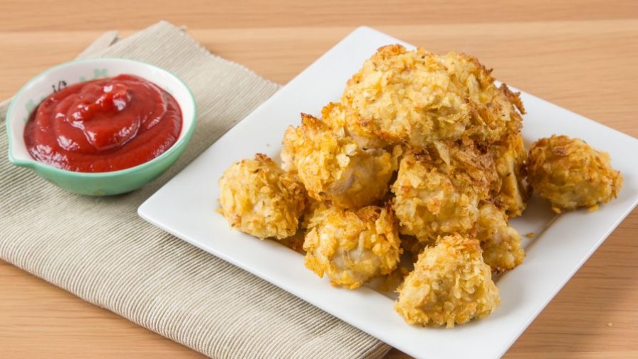 Roppanós csirke nuggets fokhagymás-joghurtos szósszal