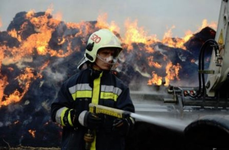 Katasztrófavédelem: 53 tűzeset és 62 műszaki mentés egy éjszaka alatt!
