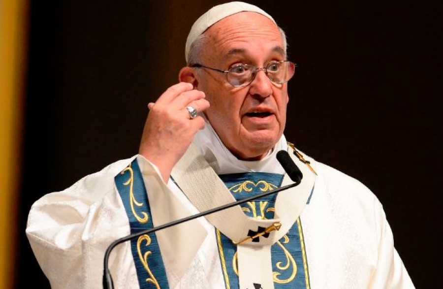  Ferenc pápa: nem szabad pénzt kérni a misékért, a keresztelőkért, a temetésekért és az áldásért!
