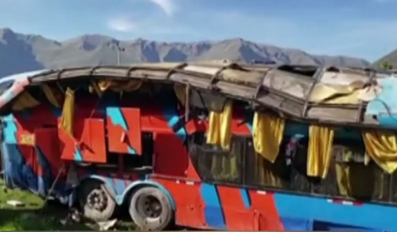 Tragikus hír: Szakadékba zuhant egy iskolás gyerekeket szállító busz