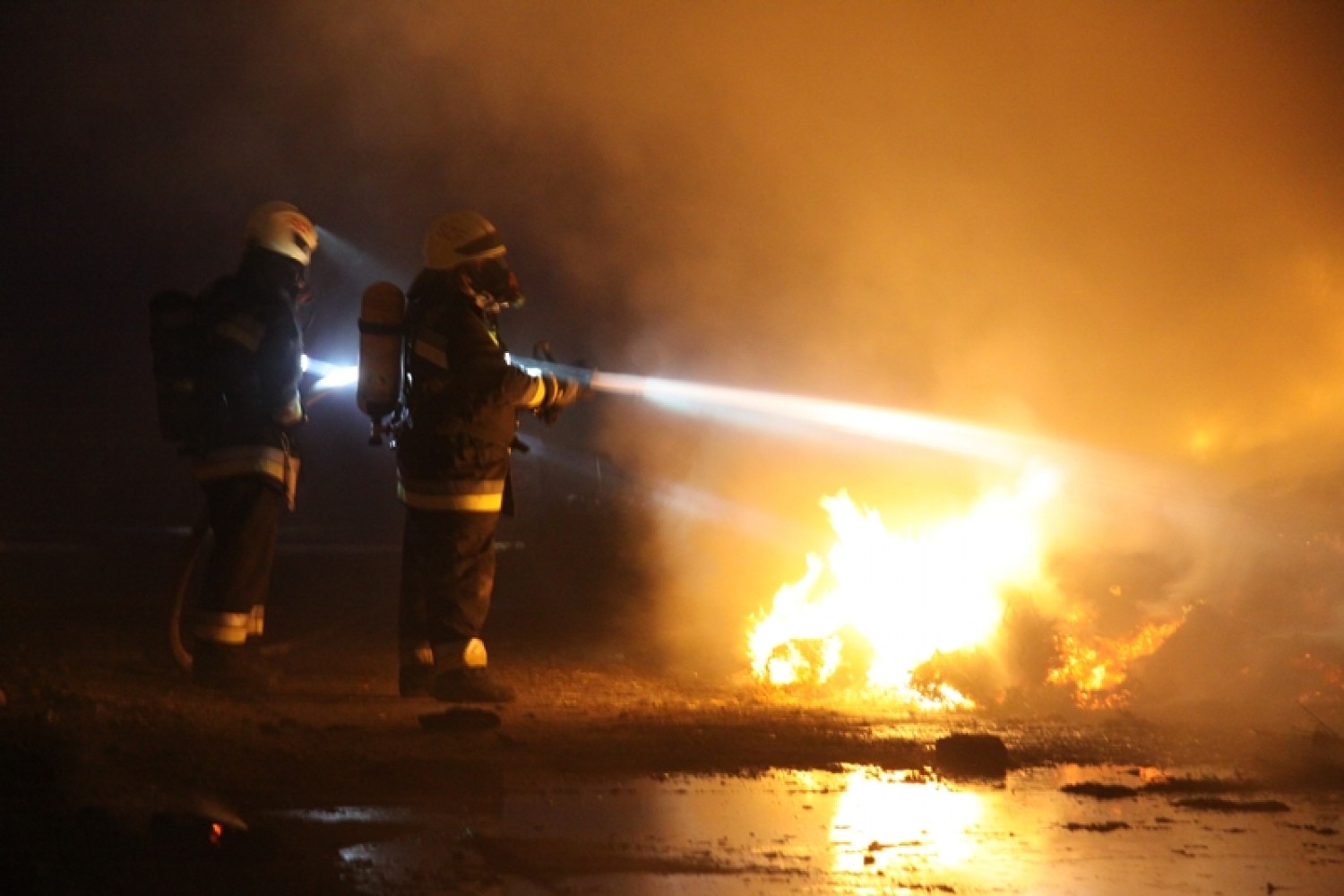 FRISS hír: Három ház is lángokban áll Óbudán