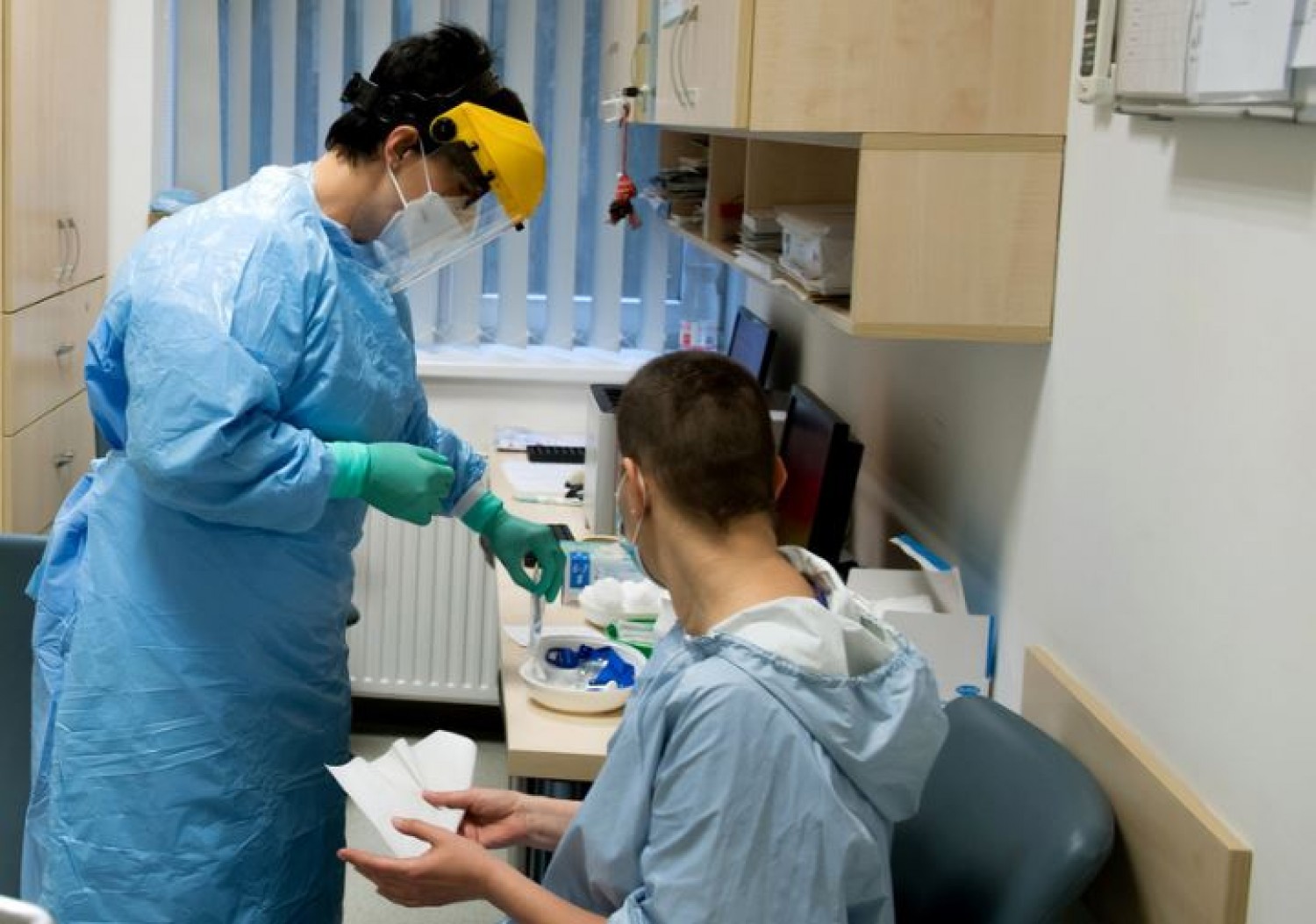 Szúrópróbaszerű koronavírus-tesztelés indult az egész országban
