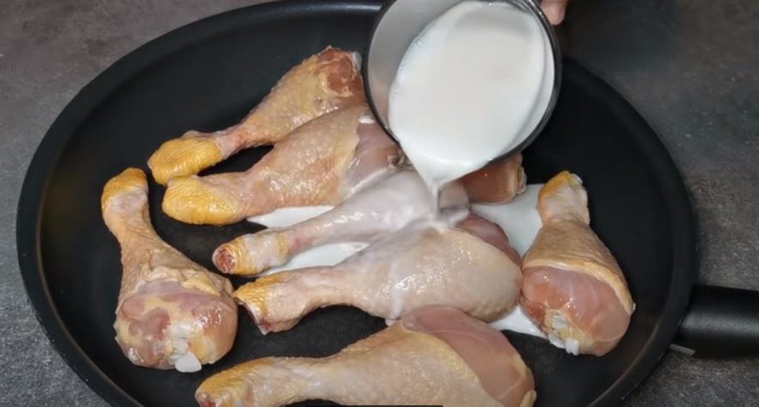 Egy újszerű csirkesütés: érdemes kipróbálni, így sokkal omlósabb a hús