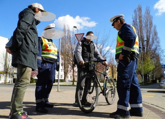 Ha kerékpározol, ezekre figyelj, mert akár 70 ezer Ft büntetésed lehet!