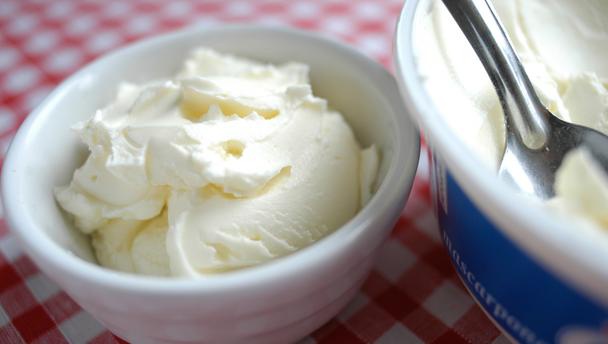 Készíts mascarponét közönséges tejfölből!