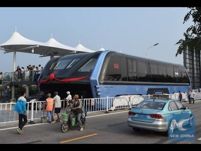 Kína tényleg megépítette a világ legőrültebb buszát