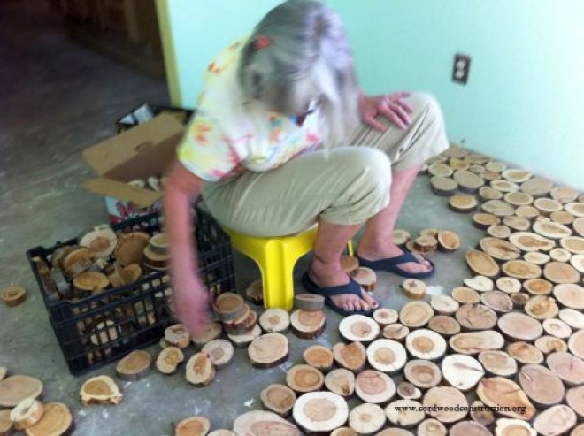 A nyugdíjas házaspár fel akarta újítani a padlót. Remek ötletük támad!