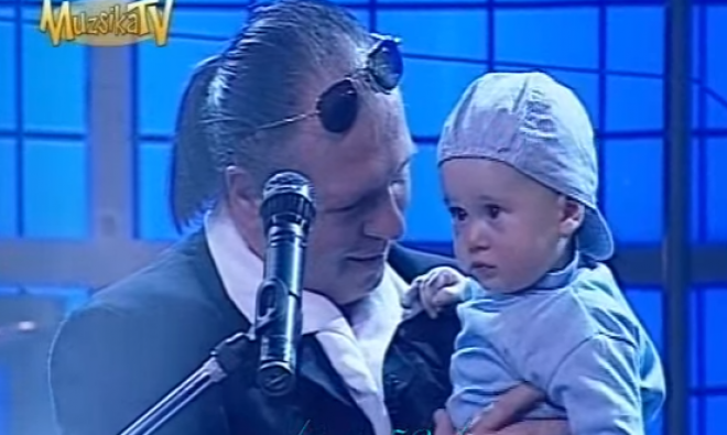 Érints meg! - Balázs Fecó a kisfiának énekli a csodás dalát