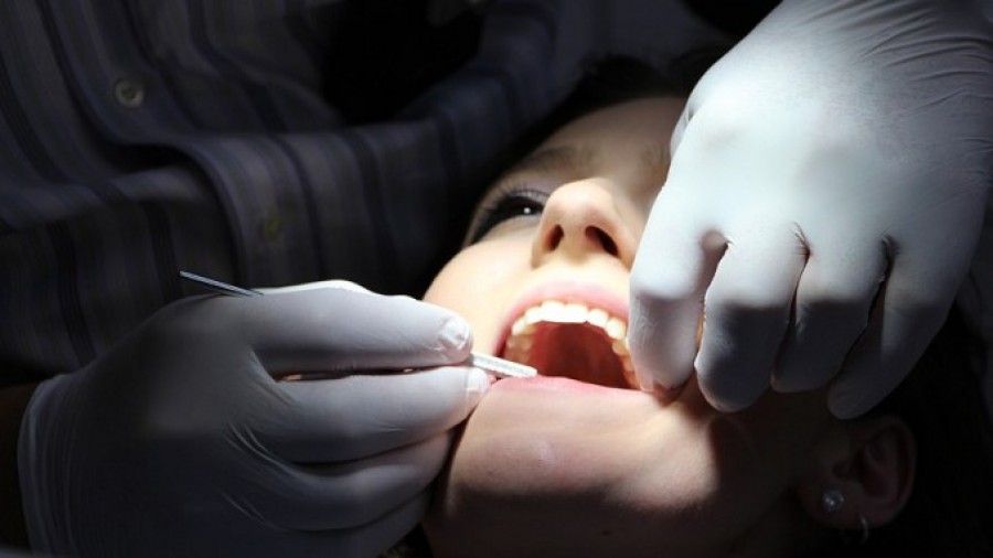 Belehalt egy kislány a fogászati kezelésbe!