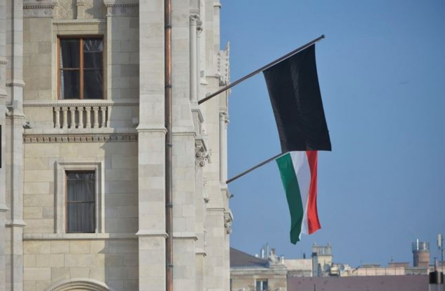 Gyászol a magyar parlament: váratlanul elhunyt a kormánypárti politikus