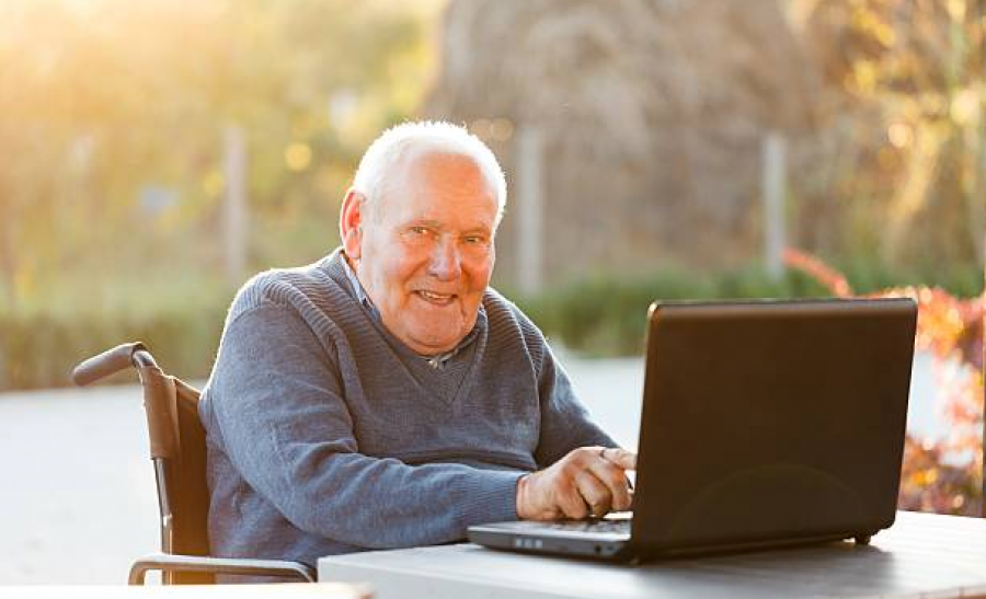 Ingyen Laptop és ingyen Internet a 65 év felettieknek