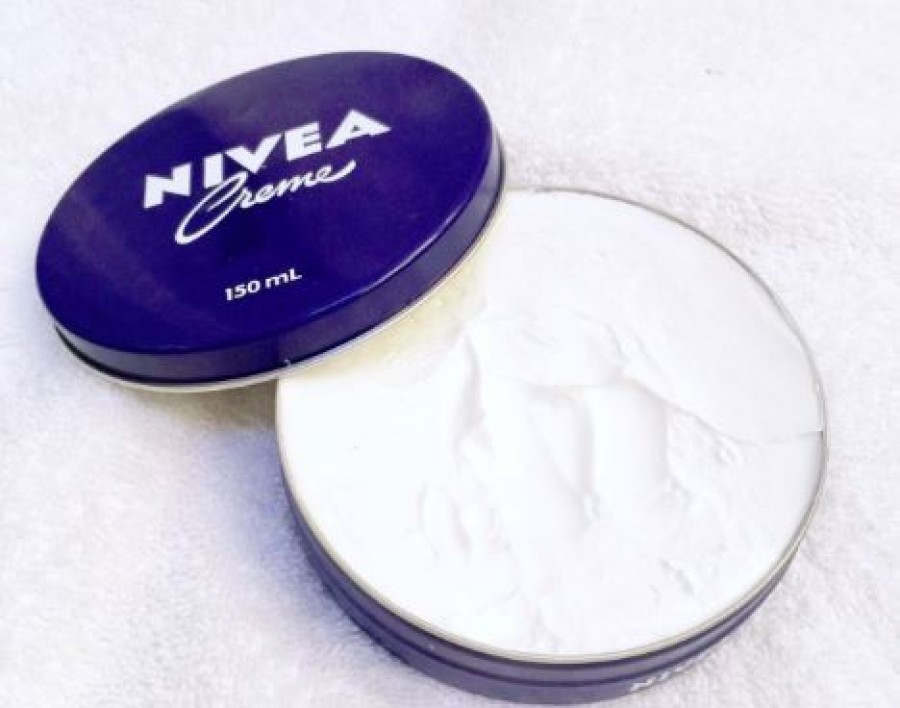 Sokan használják a kék dobozos Nivea krémet, de kevesen tudják, mi mindenre jó még