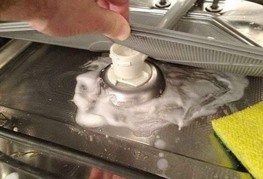 Kevesen tudják: tönkremehet a mosogatógéped, ha ezt a részt nem tisztítod rendszeresen!