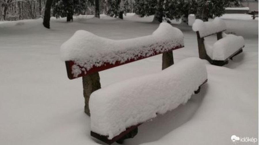 Helyenként már 30-35 cm a hótakaró vastagsága