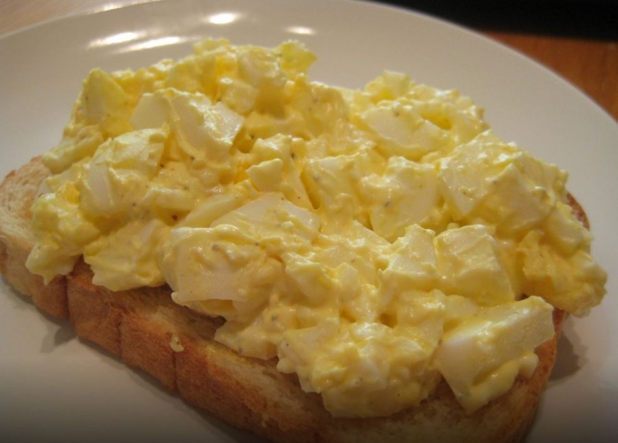 Egy könnyű tojáskrém - pirítóssal isteni finom!