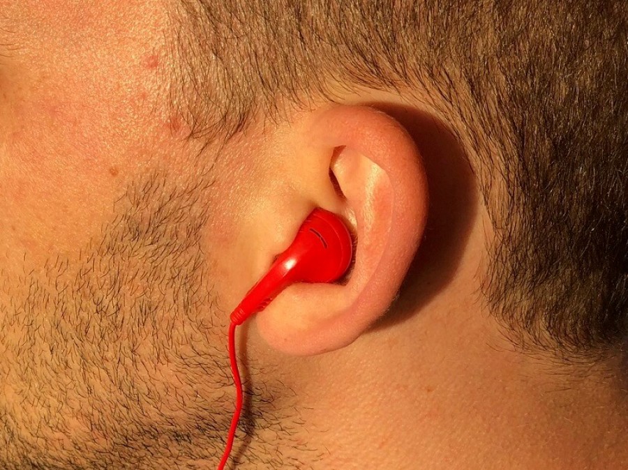 Ez történhet a füleddel, ha huzamosabb ideig használsz fülhallgatót!