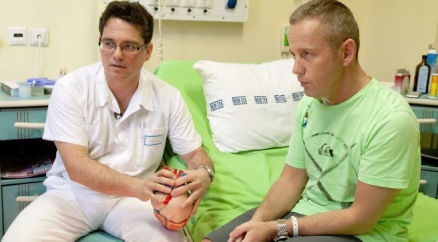 Schobert Norbi kiborult: az őt operáló szívsebészt rúgták ki